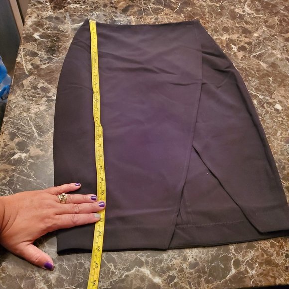 Express casual black skirt - Picture 3 of 6